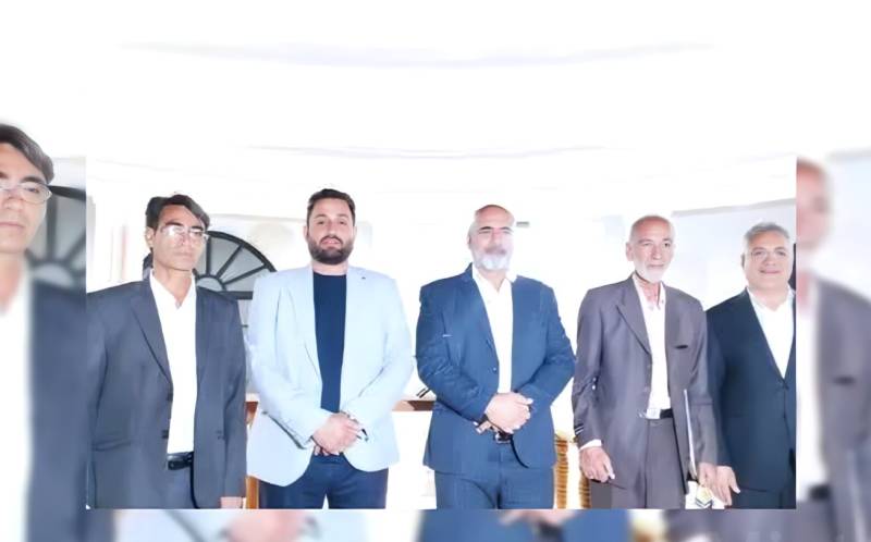 مدیر جوان آموزش و پرورش به استقبال  پیشکسوتان فرهنگی رفت
